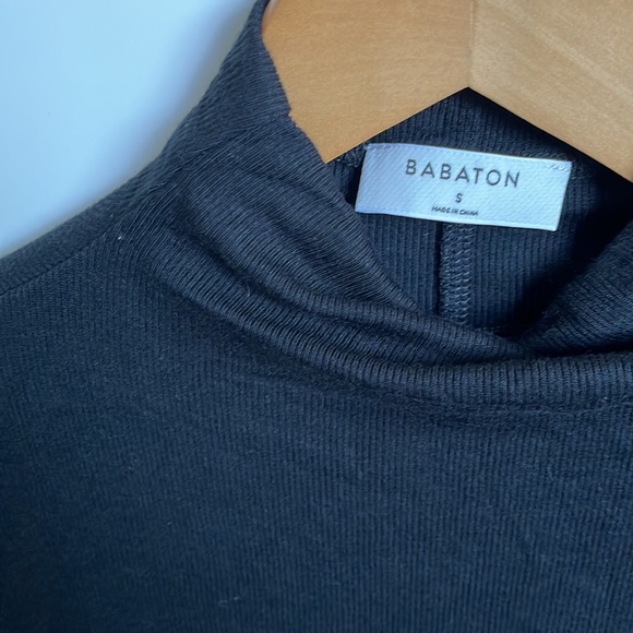 Aritzia Ribbed stretchy turtleneck - Picture 2 of 2